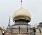 Raising the central dome of the Russian orthodox spiritual & cultural centre 